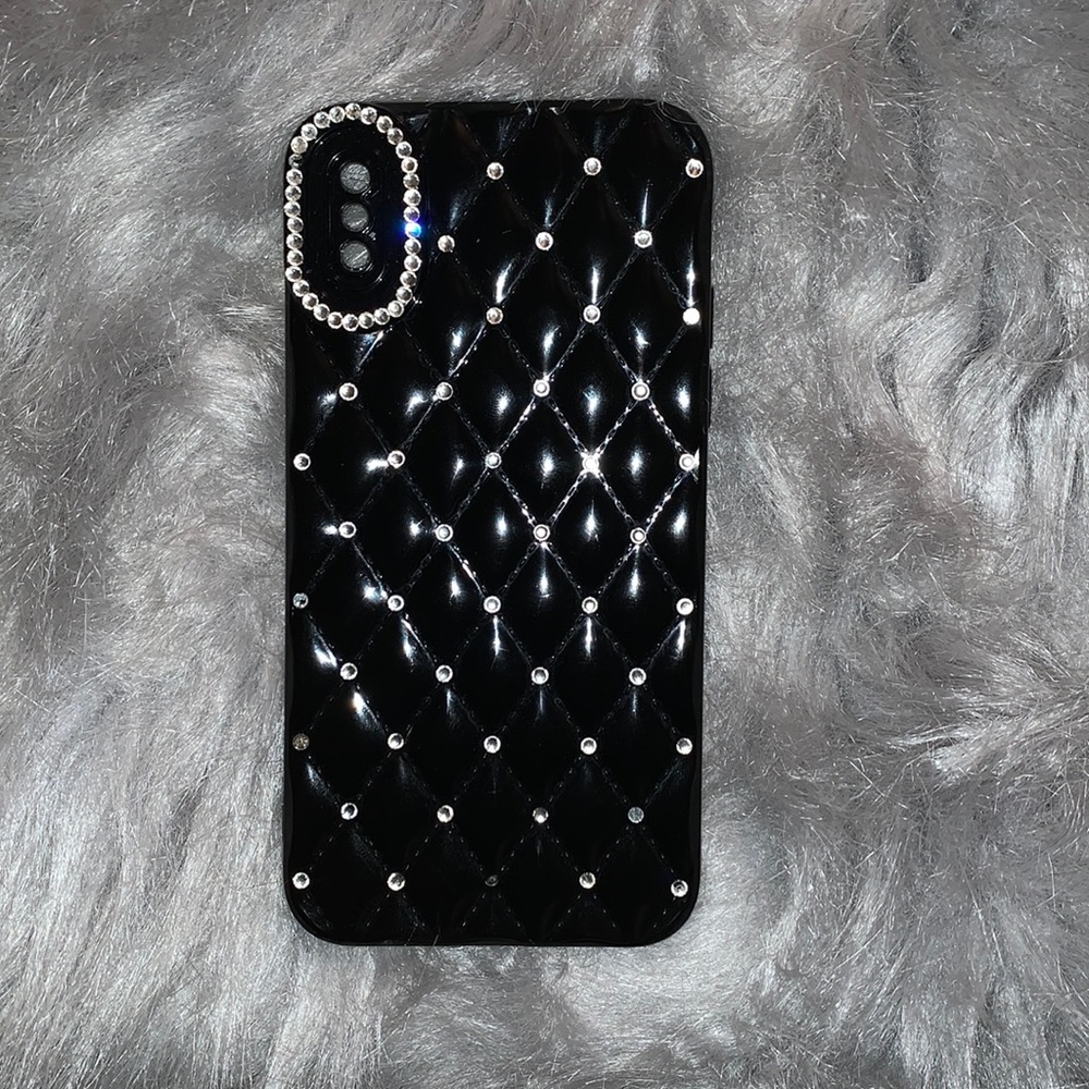 5.7- length/ 3- width/ 0.4- height color: black for iPhone size: iPhone XR/XS